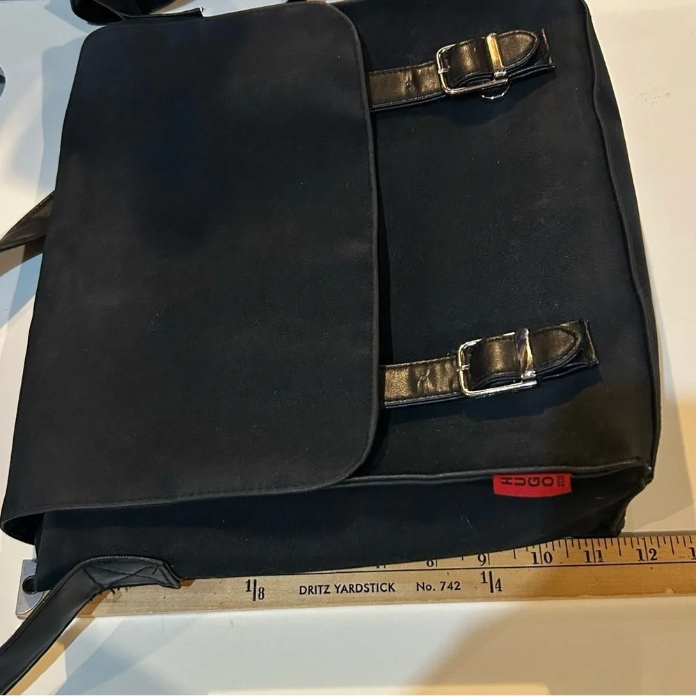 HUGO unisex black